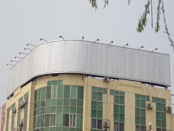 三面翻廣告機(jī)運(yùn)行壽命